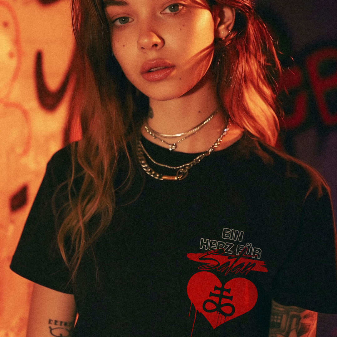 T-shirt Un cuore per Satana